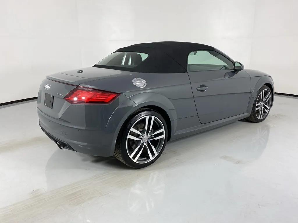2016 Audi TT 2.0T Roadster photo 3