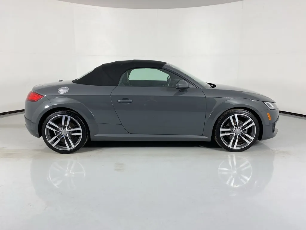 2016 Audi TT 2.0T Roadster photo 14