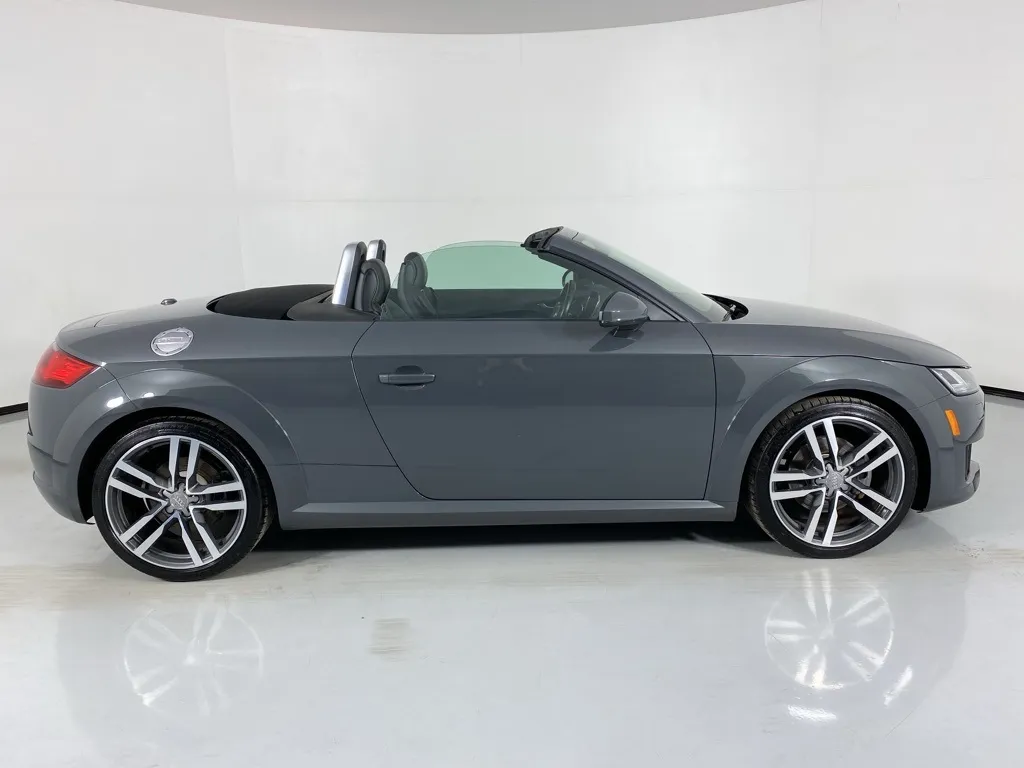2016 Audi TT 2.0T Roadster photo 25