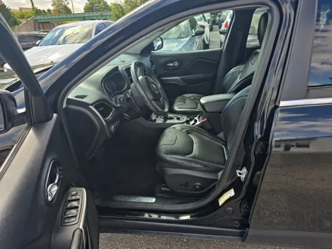 More photos of 2019 Jeep Cherokee Limited at MAG Auto - Munsterman Automotive Group, MO