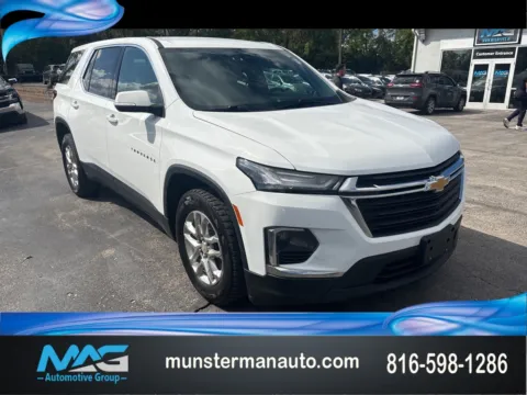 White 2022 Chevrolet Traverse LS for sale in Blue Springs, MO