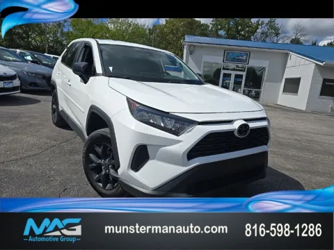 White 2022 Toyota RAV4 LE for sale in Blue Springs, MO