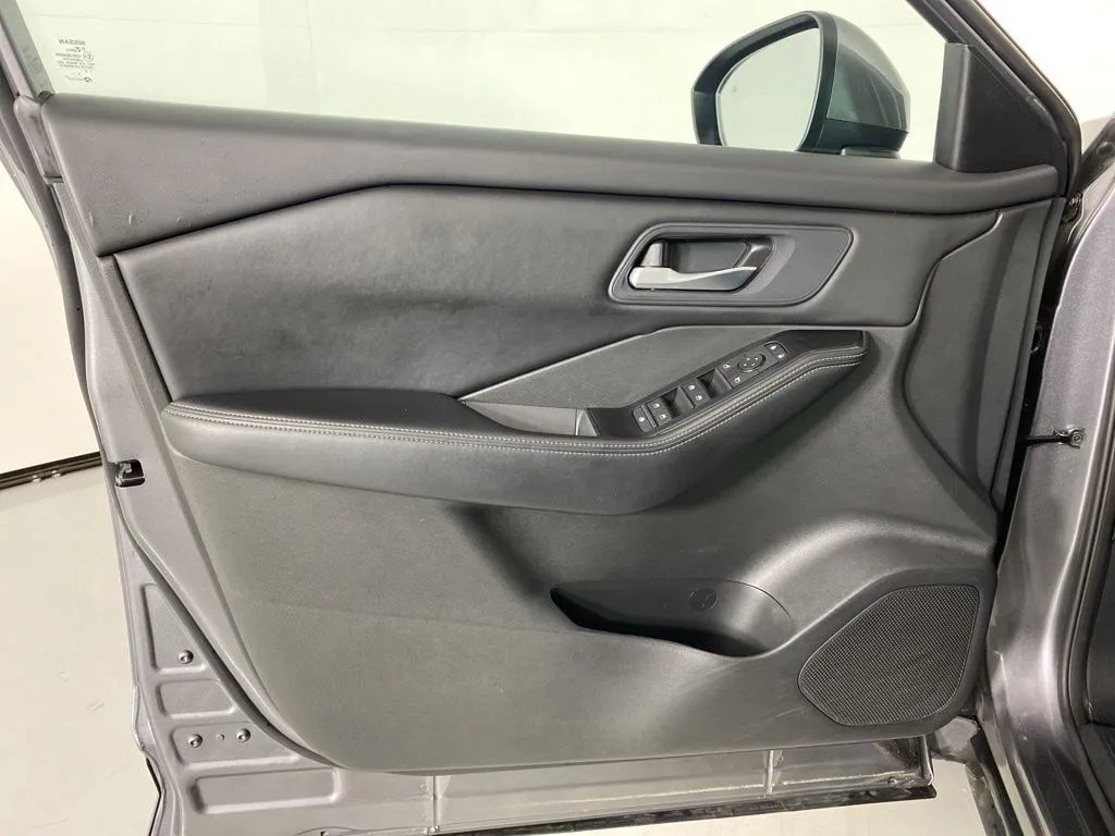 2024 Nissan Rogue SV - Photo 14