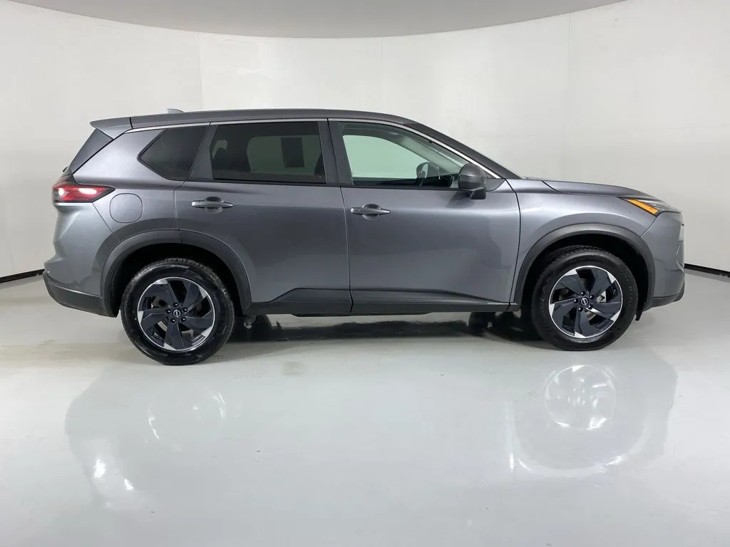2024 Nissan Rogue SV - Photo 8