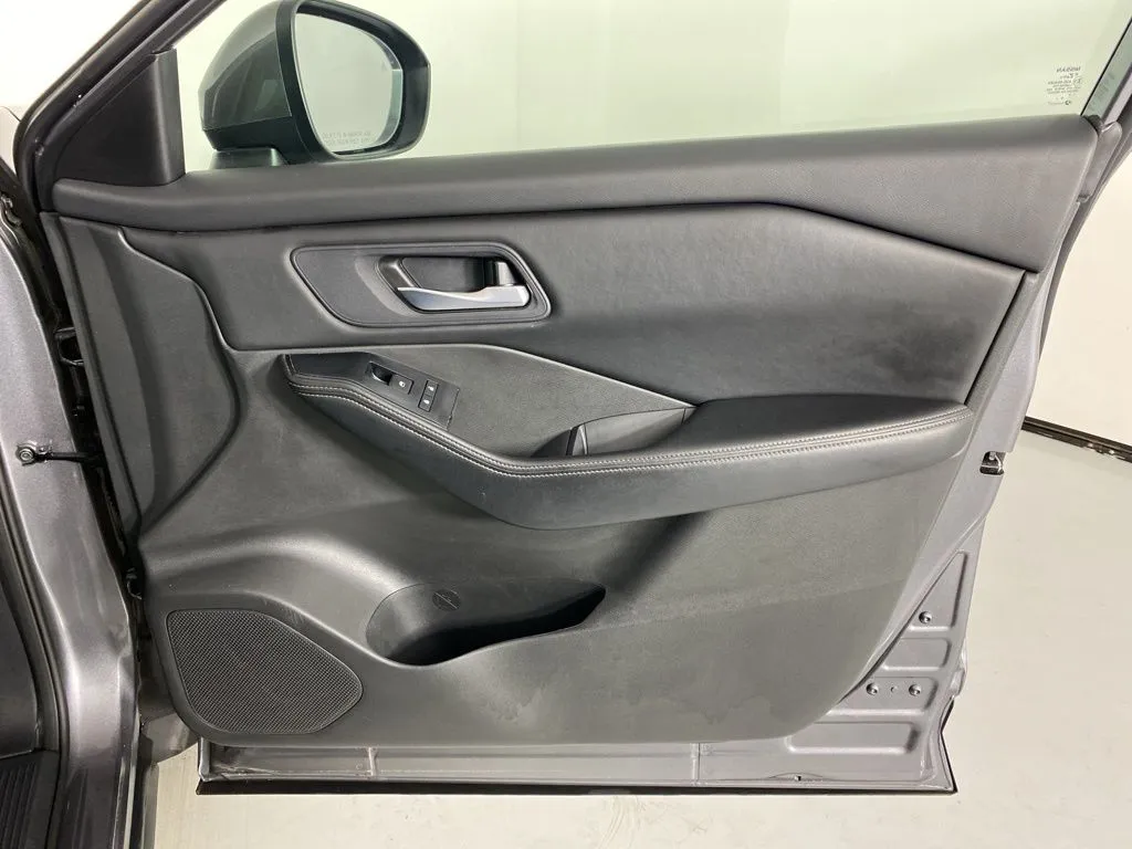2024 Nissan Rogue SV - Photo 38