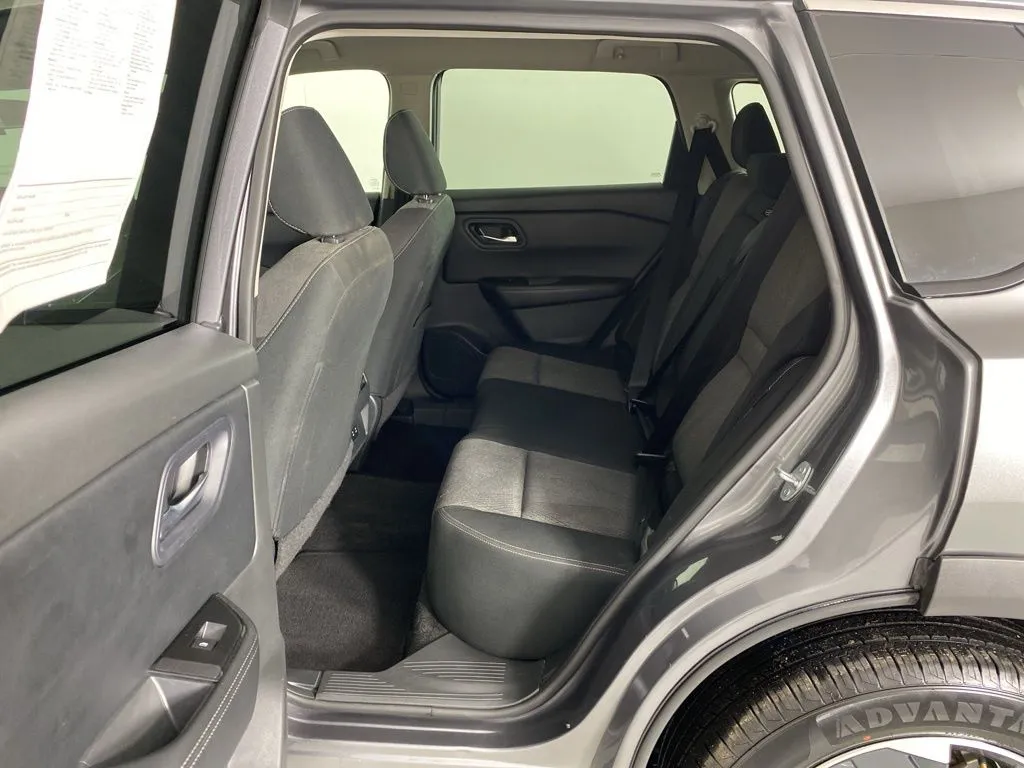 2024 Nissan Rogue SV - Photo 32