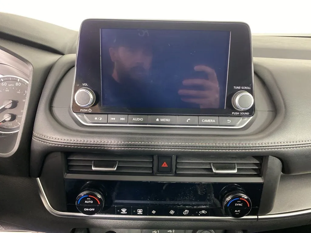 2024 Nissan Rogue SV - Photo 17