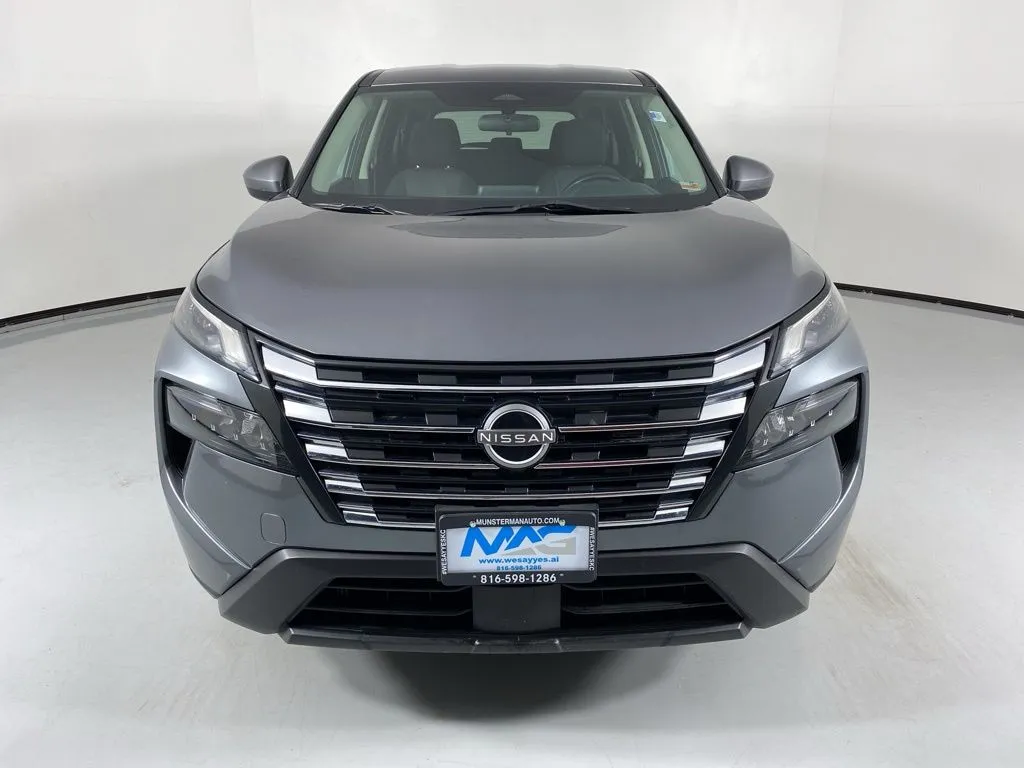 2024 Nissan Rogue SV - Photo 2