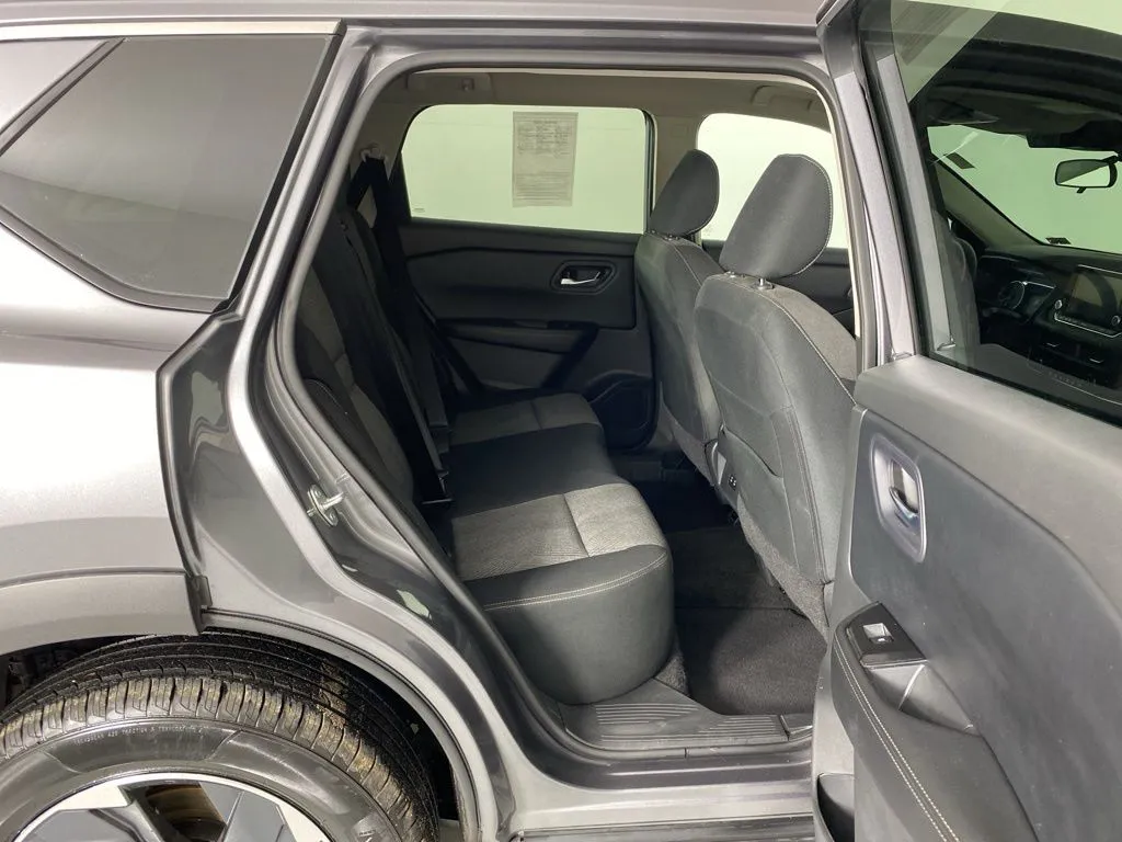 2024 Nissan Rogue SV - Photo 37