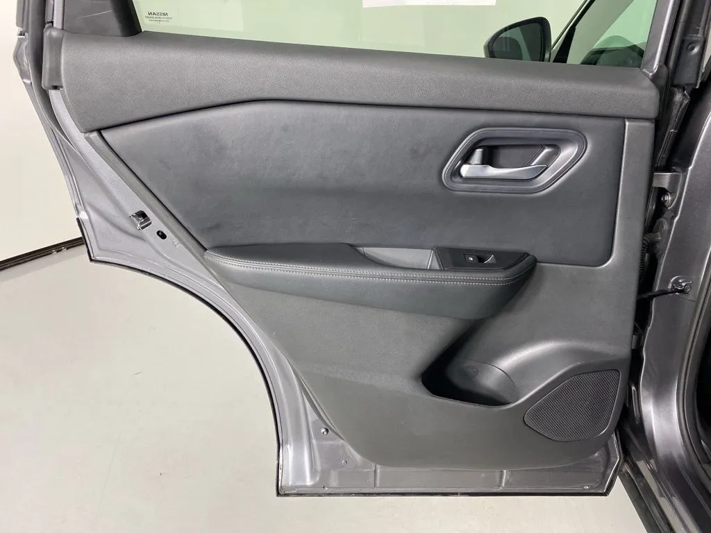 2024 Nissan Rogue SV - Photo 31