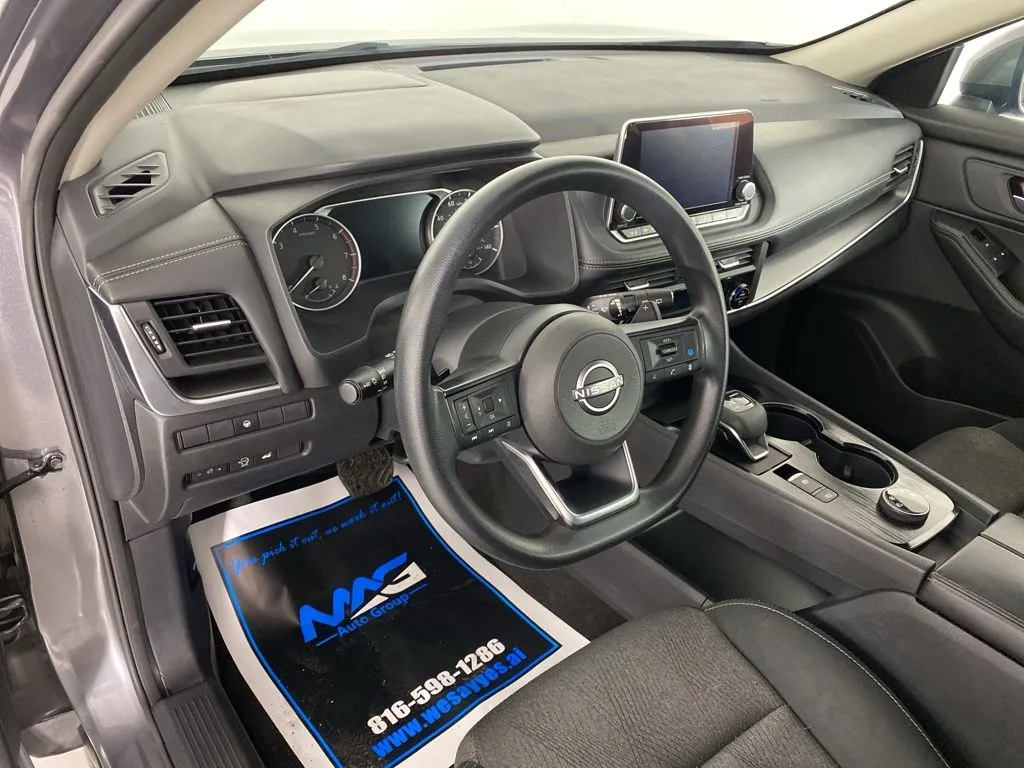 2024 Nissan Rogue SV - Photo 11