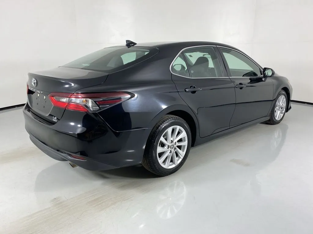 2023 Toyota Camry LE - Photo 7
