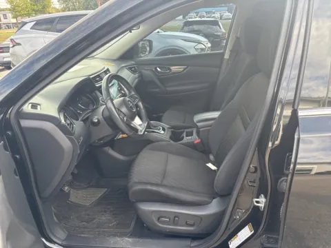 More photos of 2017 Nissan Rogue SV at MAG Auto - Munsterman Automotive Group, MO
