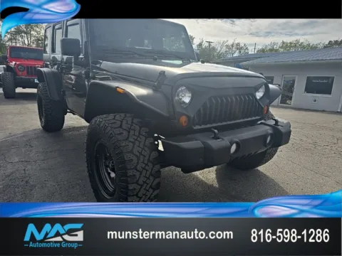 Black 2013 Jeep Wrangler Unlimited Sahara for sale in Blue Springs, MO