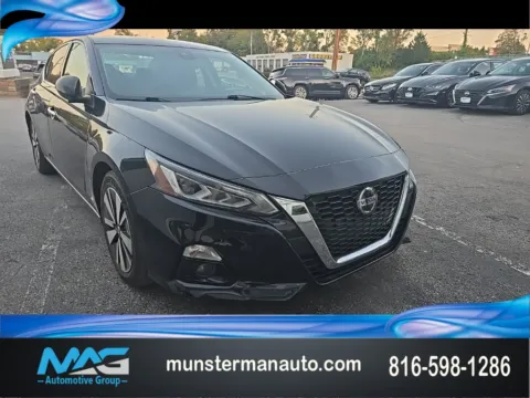Black 2019 Nissan Altima 2.5 SV for sale in Blue Springs, MO