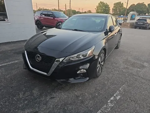 Photos of 2019 Nissan Altima 2.5 SV for sale in Blue Springs, MO at MAG Auto - Munsterman Automotive Group