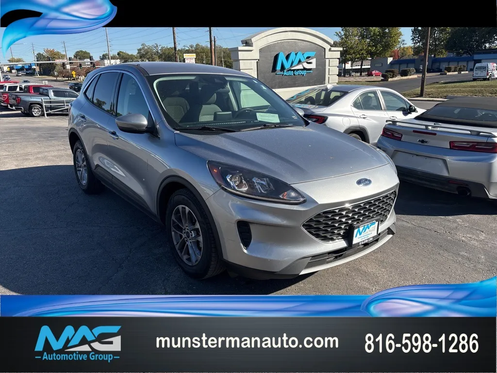 Silver 2021 Ford Escape SE for sale in Blue Springs, MO