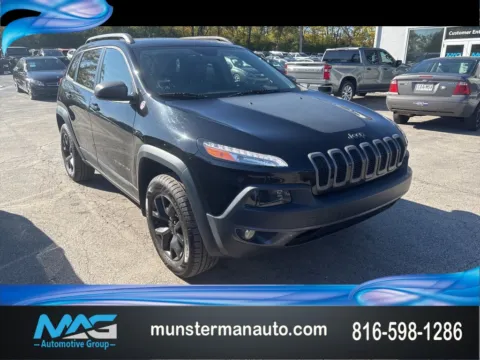 Black 2017 Jeep Cherokee Trailhawk for sale in Blue Springs, MO
