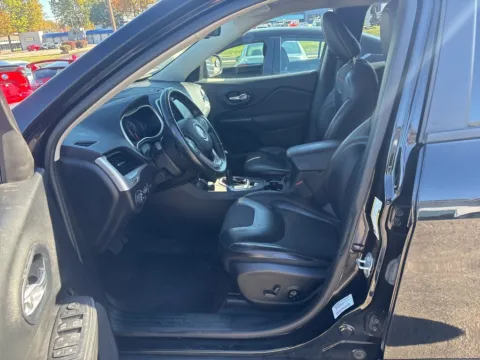 More photos of 2017 Jeep Cherokee Trailhawk at MAG Auto - Munsterman Automotive Group, MO