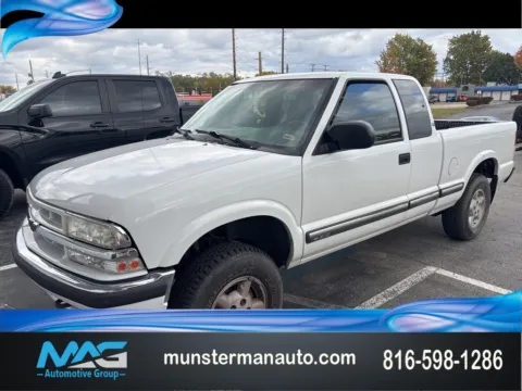 White 2003 Chevrolet S-10 LS for sale in Blue Springs, MO