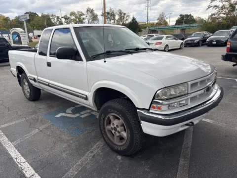 More photos of 2003 Chevrolet S-10 LS at MAG Auto - Munsterman Automotive Group, MO