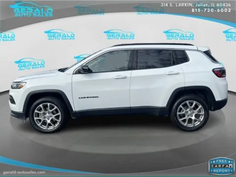 Another view of 2022 Jeep Compass Latitude Lux for sale in Joliet, IL at Gerald Auto Sales