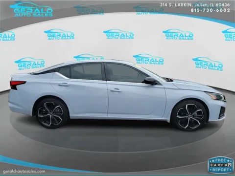 More photos of 2023 Nissan Altima 2.5 SR at Gerald Auto Sales, IL