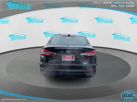 More photos of 2019 Ford Fusion Titanium at Gerald Auto Sales, IL