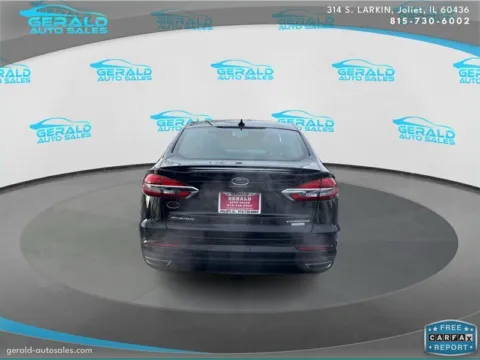 More photos of 2019 Ford Fusion Titanium at Gerald Auto Sales, IL