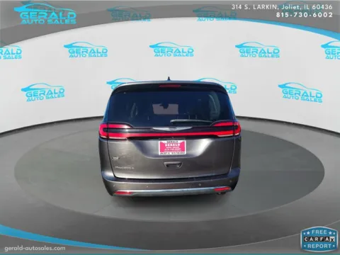 More photos of 2023 Chrysler Pacifica Touring L at Gerald Auto Sales, IL