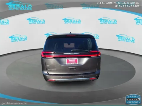 More photos of 2023 Chrysler Pacifica Touring L at Gerald Auto Sales, IL