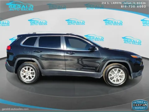 More photos of 2016 Jeep Cherokee Latitude at Gerald Auto Sales, IL