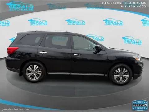 More photos of 2017 Nissan Pathfinder SL at Gerald Auto Sales, IL