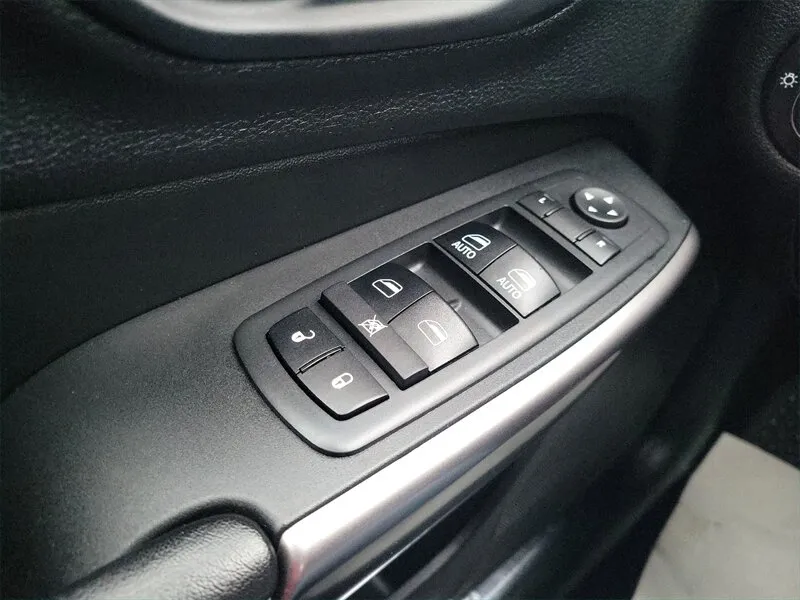 2019 Jeep Cherokee Overland - Photo 29