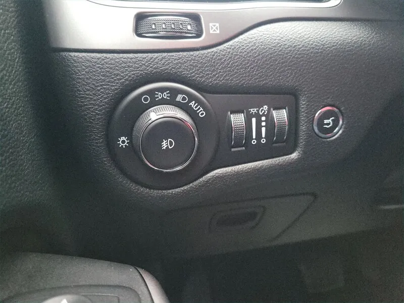 2019 Jeep Cherokee Overland - Photo 17
