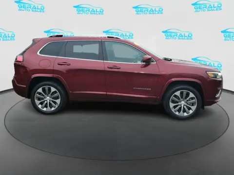 More photos of 2019 Jeep Cherokee Overland at Gerald Auto Sales, IL