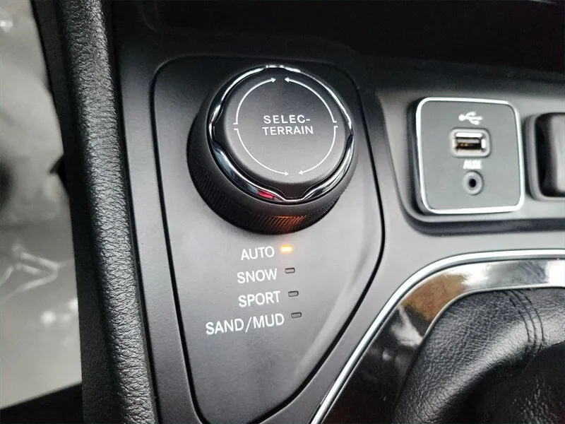 2019 Jeep Cherokee Overland - Photo 28