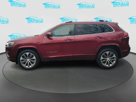 Another view of 2019 Jeep Cherokee Overland for sale in Joliet, IL at Gerald Auto Sales