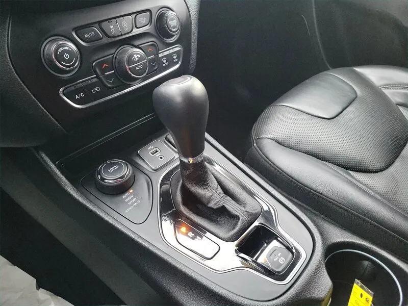 2019 Jeep Cherokee Overland - Photo 32