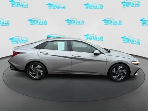 More photos of 2024 Hyundai ELANTRA Limited at Gerald Auto Sales, IL