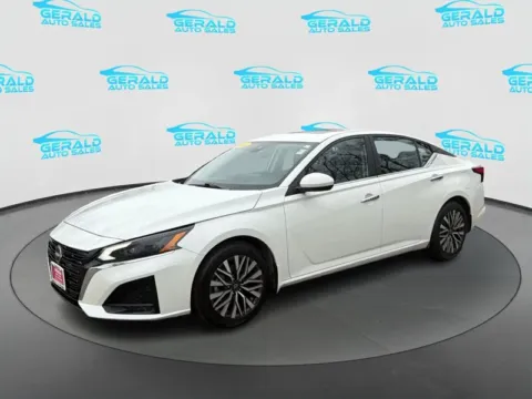 White 2024 Nissan Altima 2.5 SV for sale in Joliet, IL