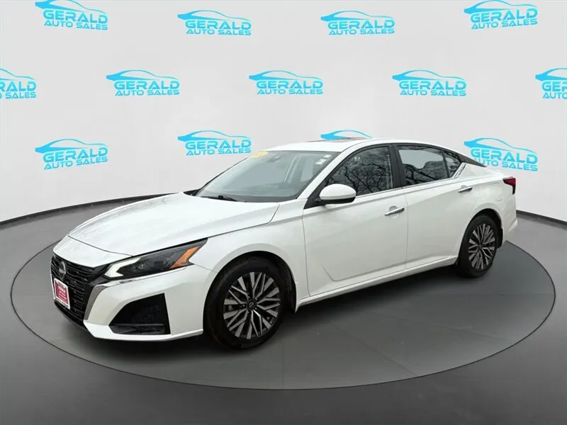 White 2024 Nissan Altima 2.5 SV for sale in Joliet, IL