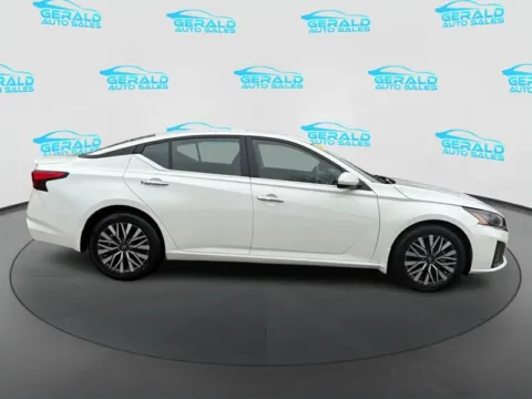 More photos of 2024 Nissan Altima 2.5 SV at Gerald Auto Sales, IL