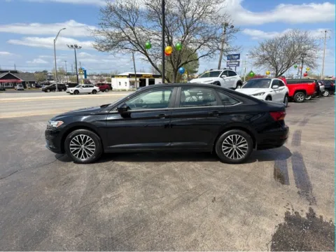 Another view of 2019 Volkswagen Jetta SE for sale in Joliet, IL at Gerald Auto Sales