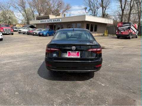 More photos of 2019 Volkswagen Jetta SE at Gerald Auto Sales, IL