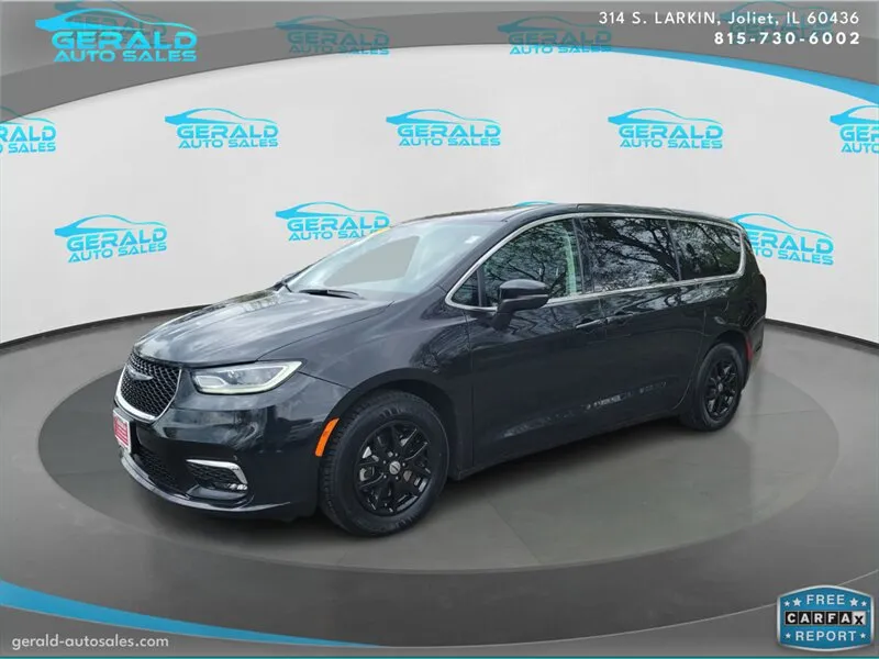 2023 Chrysler Pacifica Touring L's photo