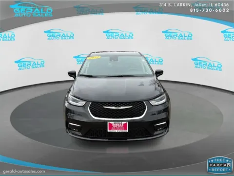 Photos of 2023 Chrysler Pacifica Touring L for sale in Joliet, IL at Gerald Auto Sales
