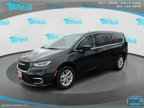 Black 2023 Chrysler Pacifica Touring L for sale in Joliet, IL