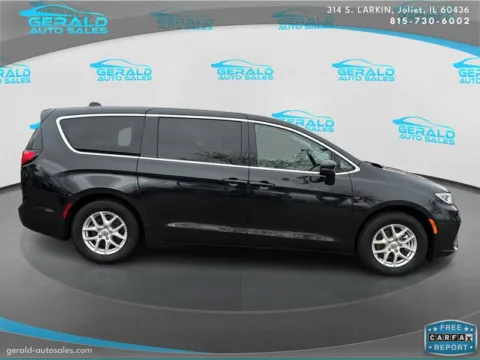More photos of 2023 Chrysler Pacifica Touring L at Gerald Auto Sales, IL