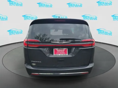 More photos of 2023 Chrysler Pacifica Touring L at Gerald Auto Sales, IL